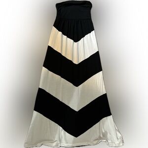 Elegant Black and White Chevron Dress - EUC